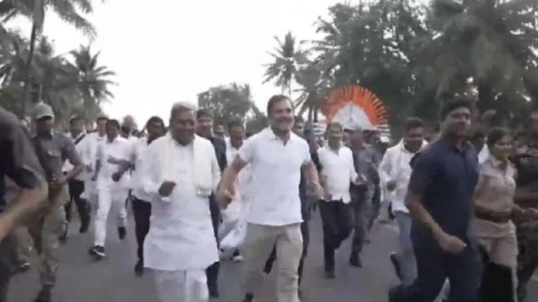 Rahul Gandhi Holds 75-Year-Old Siddaramaiah's Hand For a Run; This Is What Happened Next | WATCH